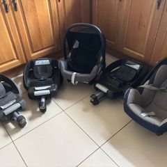 Maxi Cosi travel system x 2 plus 1 more isofix frame