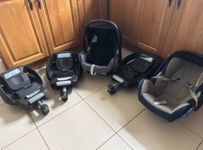 Maxi Cosi travel system x 2 plus 1 more isofix frame