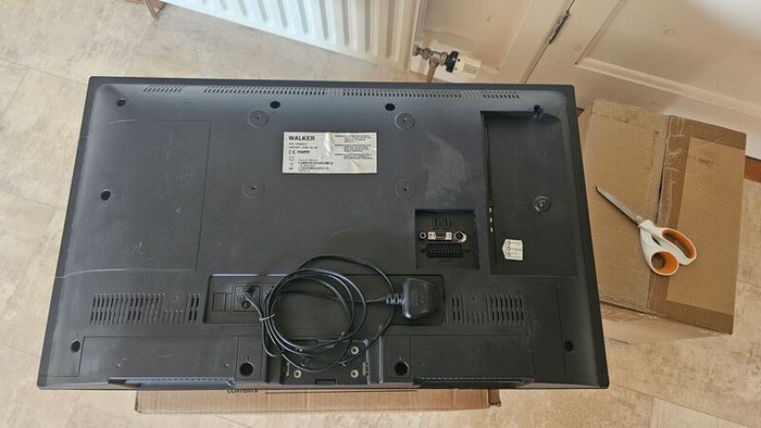 32 inch Walker TV