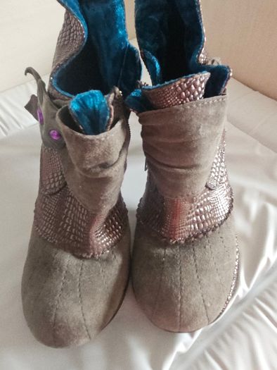 Rare Vintage Irregular Choice Bronze Brown Booties