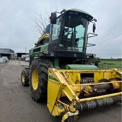 John Deere 6910