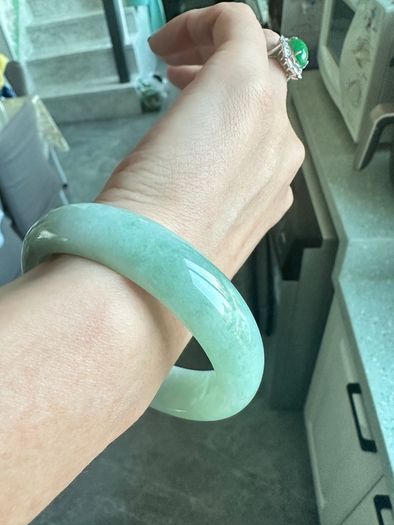 Type A Jade bangle (Jadeite)