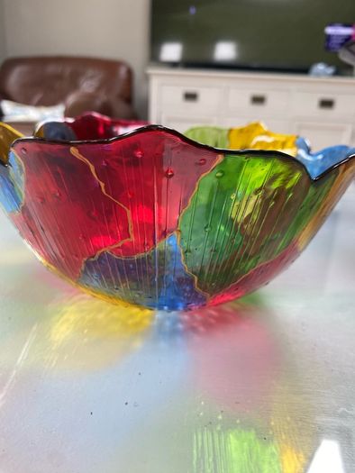 Colourful scalloped glass bowl