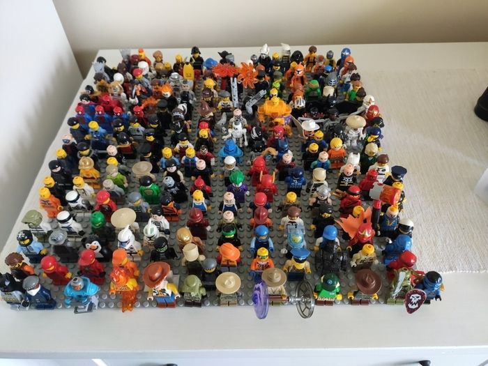 LEGO Collection (2011-2018) Mixed Figures & Bricks, Blue Ninjago NRG Zane figure with his spinner.