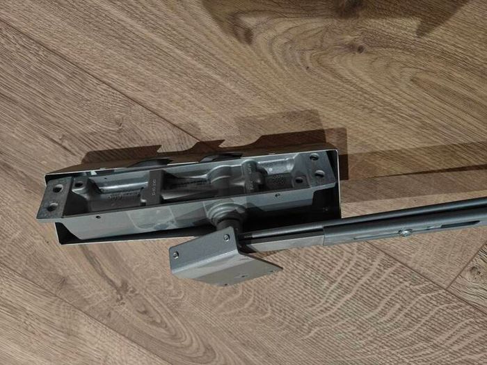 Arrone door closers