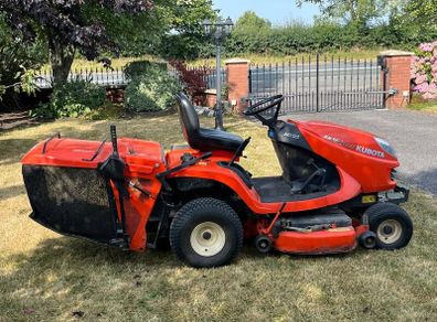 Ride on lawnmower