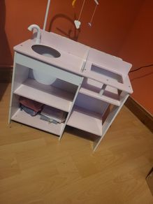 Dolls changing unit
