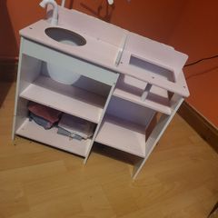 Dolls changing unit