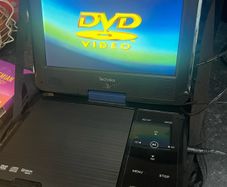 Portable Dvd player + dvds