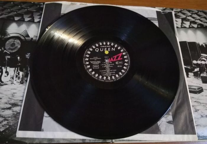 lP Vinil - Queen. 9 Albums + 2 Solo albums. In good condition.