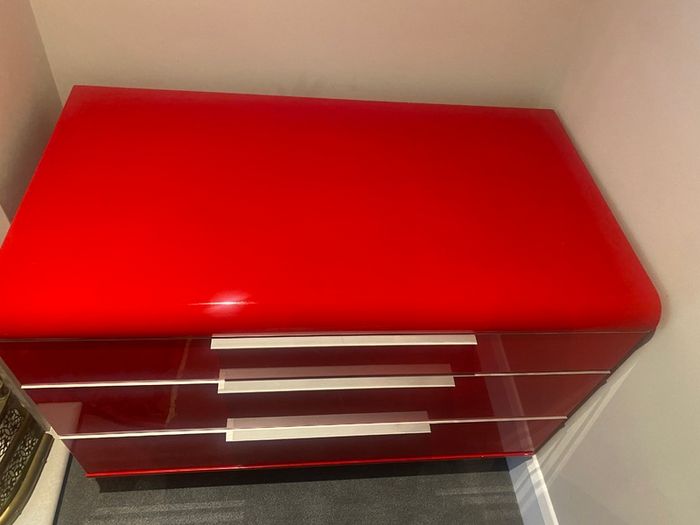 Chest of drawers