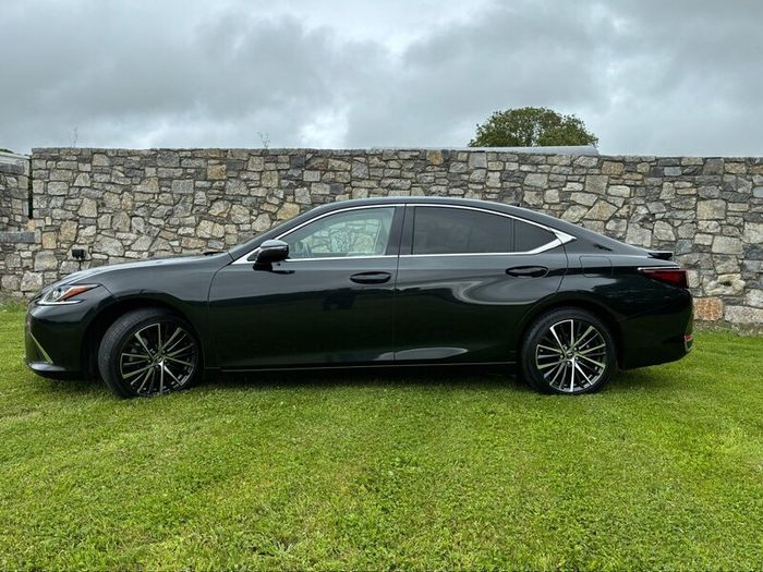 Lexus ES300h 2025