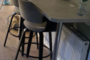 Breakfast bar and 2 stools