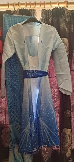 kids costumes / dress up