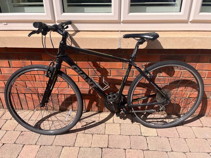 Giant Escape Mens hybrid bike