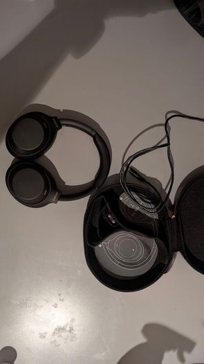 Sony Wh1000XM4 - Like New