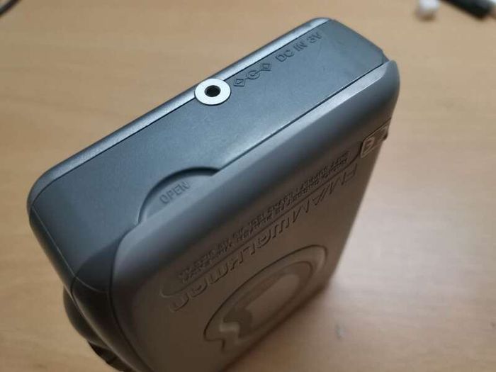 SONY WM-FX271 Walkman Cassette Player