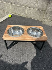 dog bowl / stand