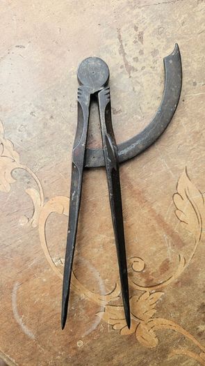 Antique wing dividers 8 3/4"