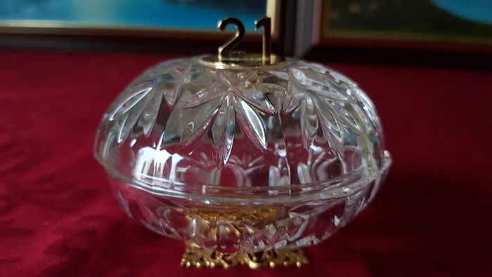 Killarney Crystal Cut Crystal Glass With Number 21 Lidded Jewelry Dish / Bowl With 22 Carat Gold Cover Handle and Footed Base Finishing Made In Ireland