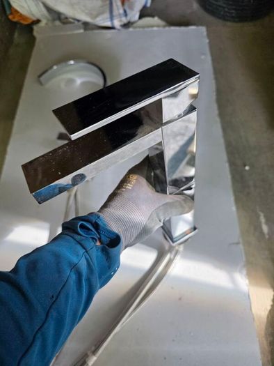 Countertop mounted taps