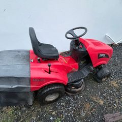 Castel Tractor Lawnmower. For Parts or Repair
