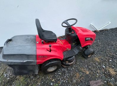 Castel Tractor Lawnmower. For Parts or Repair