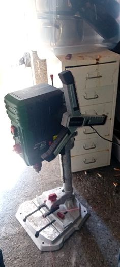 Pedestal bench drill