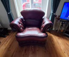 Leather Chesterfield 3 piece suite ( 3-2-1 with sprung pullout bed)