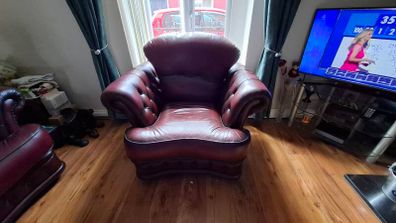 Leather Chesterfield 3 piece suite ( 3-2-1 with sprung pullout bed)