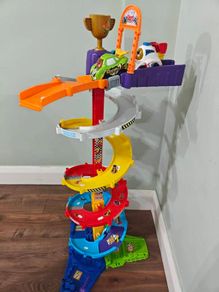 Car Garage / Racing Track