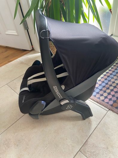 Maxi Cosi Pebble Car seat with adapters for buggy
