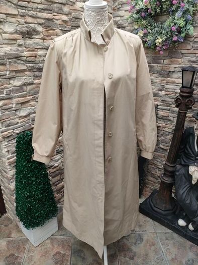 Vintage 80s London Fog Beige Trenchcoat size 10R(fit up to uk 12 or 14 ) postage included