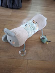 Baby tummy time roller