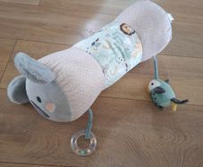 Baby tummy time roller