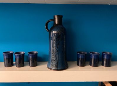 Jug and 6 cups