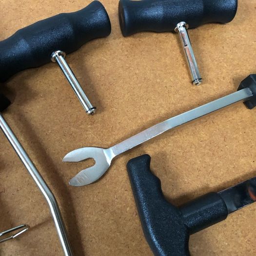 Set of Windscreen removal tools