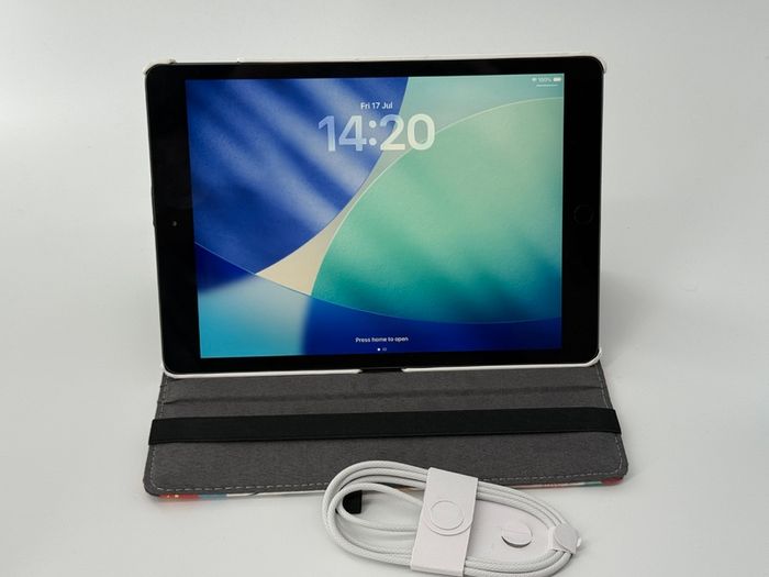 iPad 8th gen 32GB 10.2" Mint