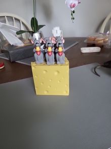 Cheese block with 6 knives