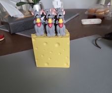 Cheese block with 6 knives