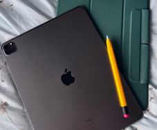 Apple iPad Pro 12.9 4th Gen 2020 128GB + Apple Pencil 2 + Case + Pencil Sleeve