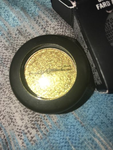 mac limited edition dazzle collection eyeshadow in I like 2 watch
