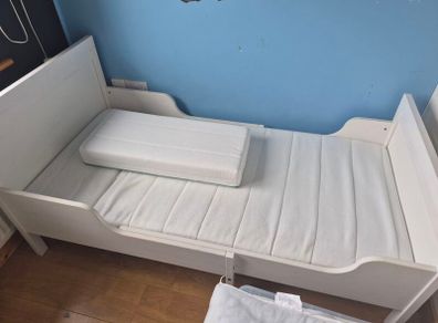 Sundvik bed with mattress