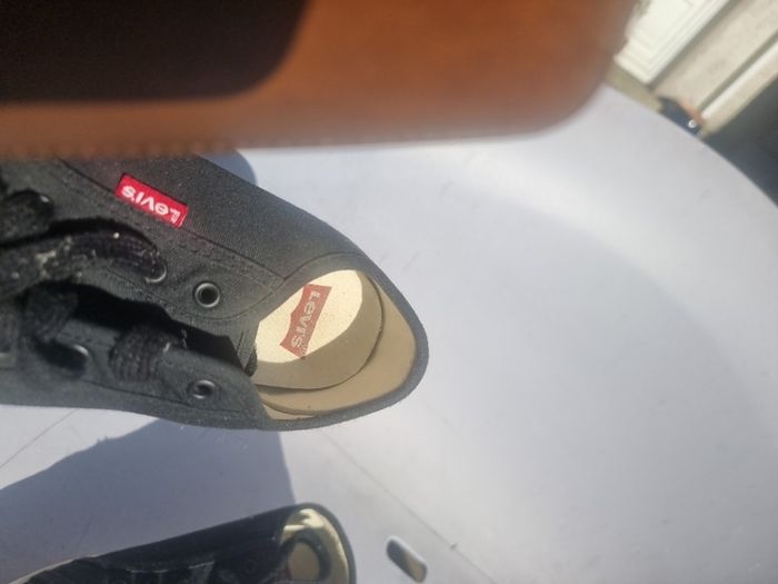 Levi's trainers size 5.