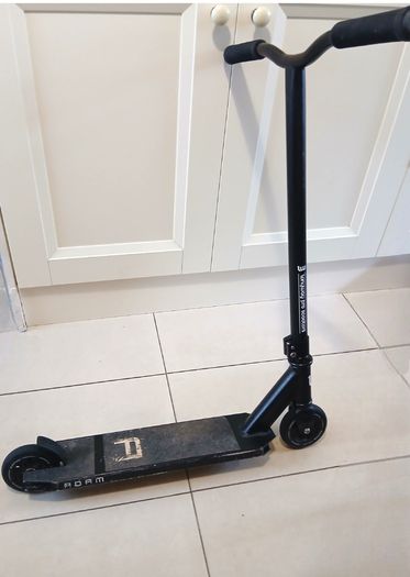 Pro Scooter + Full Protective Gear Set - Like New, Barely Used