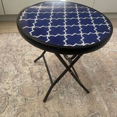 Metal round foldable table