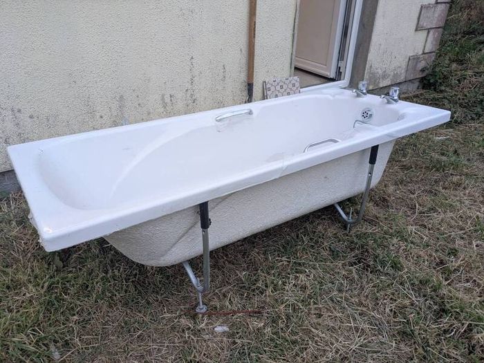 Bathtub