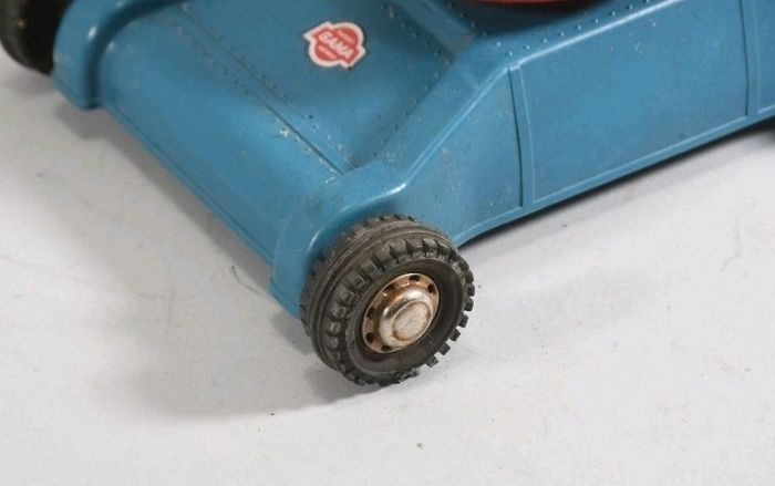 Vintage GAMA crane