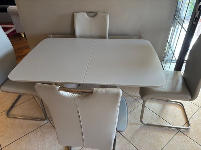 Modern White Extending Dining Table & 4 Faux Leather Chairs