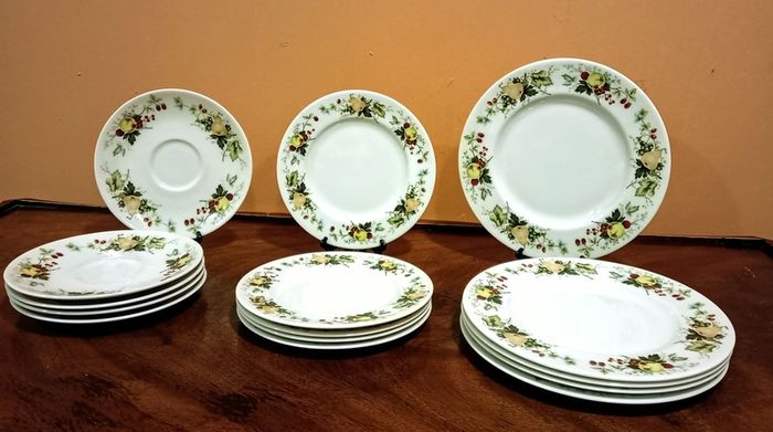 Vintage Royal Doulton Miramont 32 piece Dinner Set. Translucent China.